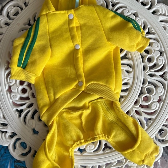 2 Adidog Jumper 💗 1 pink💛1 yellow 2for 25$ - Picture 6 of 7